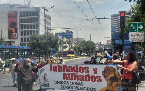 Plataforma de Jubilados del Ecuador (PJE)  realizó un plantón el 11 de marzo de 2026.