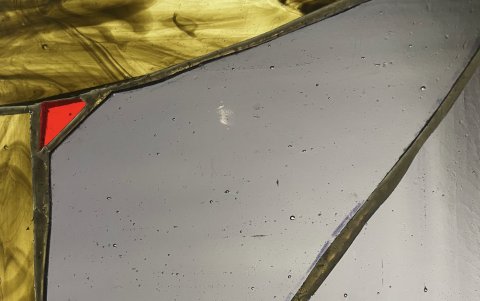 Las piezas juegan con la armonía y la reconciliación de lo contradictorio.