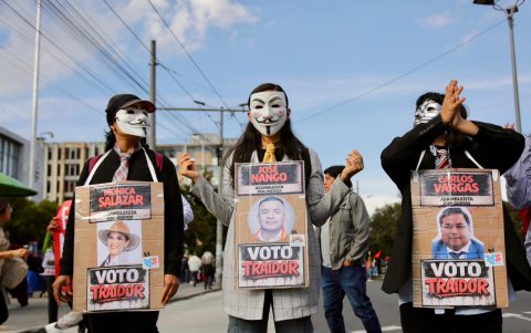 Durante la marcha también hubo referencias a los asambleístas que votaron por la ley minera y de los GAD.