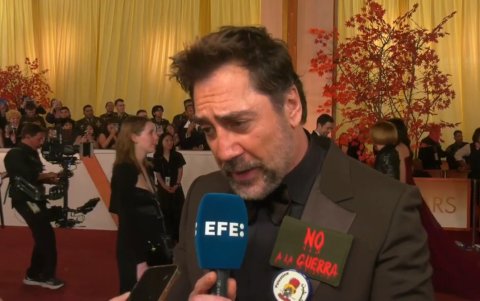 Captura de video que muestra al actor español Javier Bardem hablando con EFE en la alfombra roja durante la 98º edición de los premios Óscar este domingo, en el Teatro Dolby de Los Ángeles (Estados Unidos).