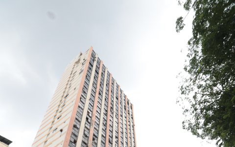 El Fórum está en José Vélez entre Pedro Moncayo y Seis de Marzo, frente a la plaza del Centenario, en el centro de Guayaquil.