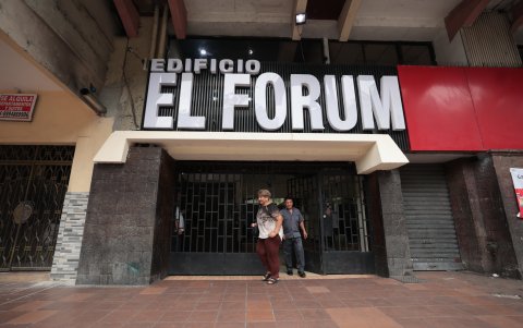 En el ingreso al edificio El Fórum se colocaron letras nuevas para destacar su nombre.