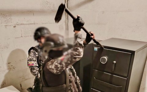 La Policía encontró el dinero en una caja fuerte, tras ser alertados por una denuncia anónima.