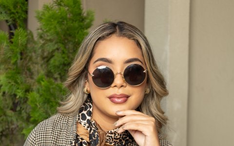 Esta opción es perfecta para una salida casual o formal en el día.