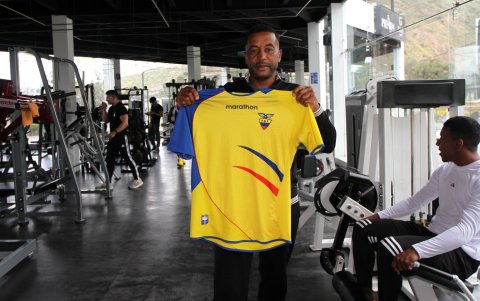 El exjugador se mantiene vinculado al futbol por medio de sus hijos, jugadores de LDU.