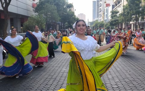 Entre denuncias y presentaciones artísticas, el sector cultural reafirmó su compromiso con el arte como herramienta de transformación social.
