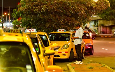 Los taxistas han optado por tener estaciones. Aseguran que su servicio es seguro al 100%.