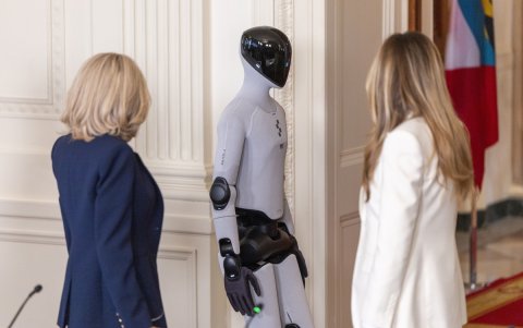 Melania Trump invitó a otras primeras damas o líderes equivalentes a participar en la cumbre, cuyo objetivo es ayudar a los niños a aprender mediante el uso de tecnología avanzada.