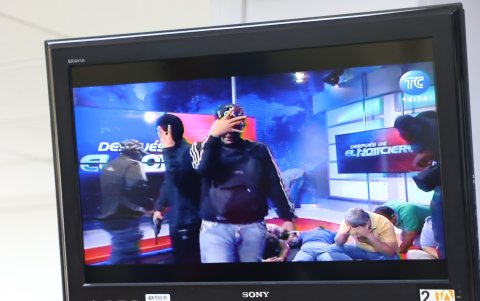 El momento en el que un grupo del crimen organizado incursionó en el canal TC Televisión en vivo el 9 de enero del 2024.