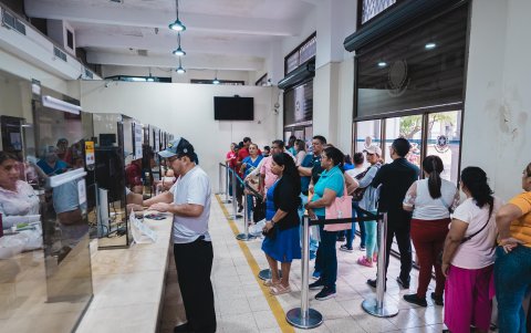 Fila para trámites municipales