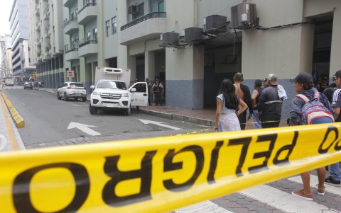 Extorsiones y homicidios mantienen a barrios de Guayaquil bajo miedo constante, mientras las bandas consolidan control territorial.