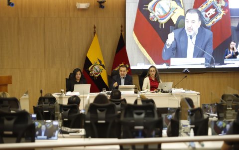 Sesión. El Concejo Metropolitano de Quito conoció el modelo de gestión para implementar el sistema de identificación electrónica vehicular.