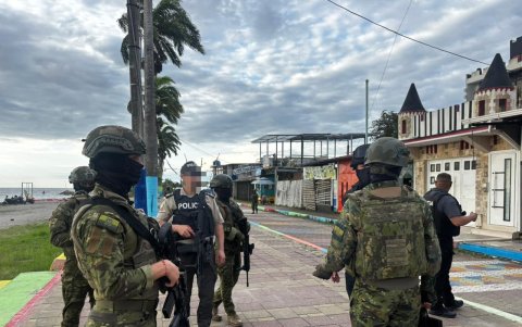 La medida busca restringir la movilidad ciudadana como parte de la estrategia de seguridad.