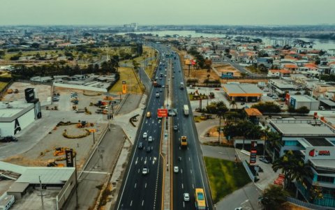 La avenida León Febres Cordero es la principal arteria de La Aurora