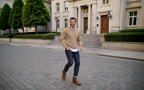 La IA le sugiere lucir incorporar botines en eventos casuales.