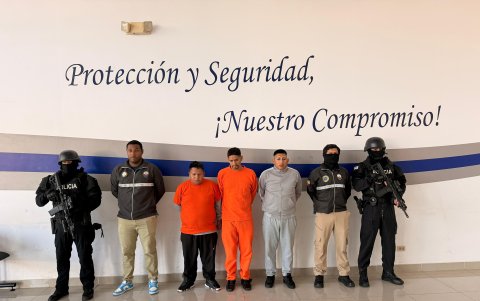 Intervención policial en Quitumbe deja detenidos y evidencias clave en investigación por delincuencia organizada en Quito.