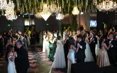 La noche reunió a estudiantes, familiares y, en algunos casos, amigos cercanos.