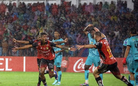 Deportivo Cuenca eliminó a Libertad y clasificó a la fase de grupos de la Sudamericana 2026.