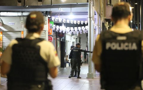 Asesinato. Comerciantes y residentes recuerdan cómo corrieron al escuchar los disparos que terminaron con la vida de Marlon ‘Malula’ Pantoja.