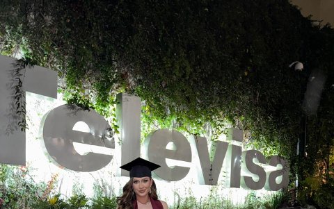 Se formó en el CEA de Televisa.