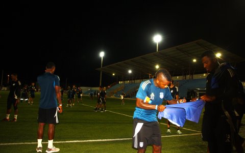 Miller Bolaños firmó autógrafos a los hinchas.