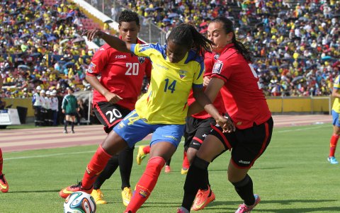 Mónica Quinteros, en uno de sus partidos con la selección ecuatoriana.