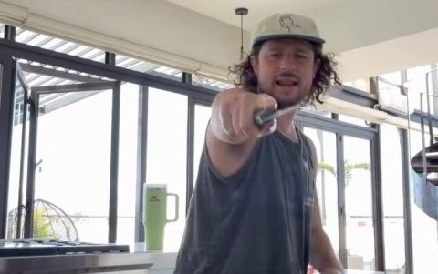 El influencer mexicano, Luisito Comunica, confesó que no dudaría en gastar dinero para ver el icónico pasito del Delfín desde la primera fila.