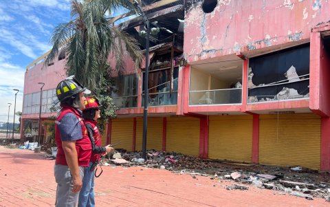 Según el informe técnico, la zona de impacto en caso de desplome podría alcanzar hasta 100 metros en el centro de Guayaquil.