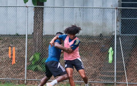 Emelec entrena en el Polideportivo de los Samanes.