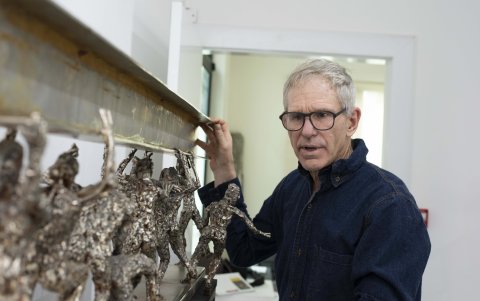 El sábado 7 de marzo, el artista hará una visita guiada de la exposición a las 11:00 en Q Galería.