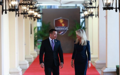Daniel Noboa ingresando a la cumbre Escudo de las Américas.