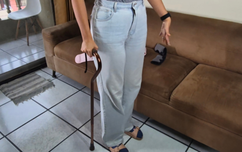 Durante ocho años, Karla caminó entre el dolor y la incredulidad médica, buscando respuestas que le devolvieran claridad y confianza en su propia realidad.