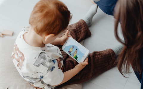 Las pantallas deben usarse con límites para evitar impactos en la salud mental infantil.