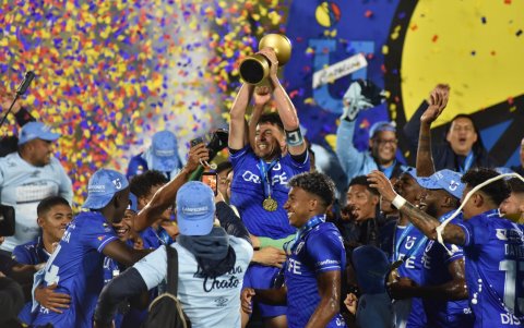 Universidad Católica levantó, a costa de Liga, la Copa Ecuador en diciembre tras vencerlo 3-2.
