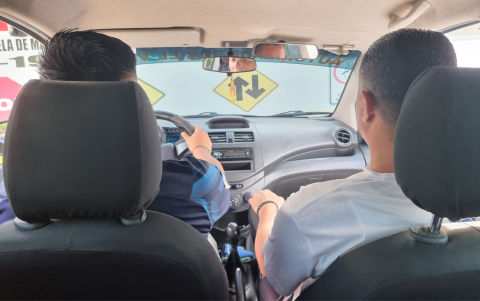 Las licencias no profesionales A y B tienen requisitos diferentes y no son para todo tipo de medio de transporte.