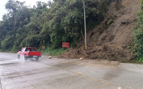Los trabajos en la vía Cuenca-Molleturo-El Empalme incluirán reparación de pavimento, drenajes y atención de puntos críticos.