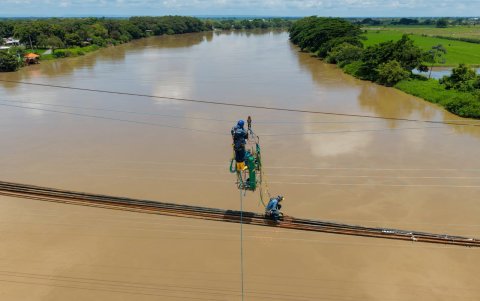 El colapso del puente dejó cinco fallecidos y afectó servicios básicos como el agua potable en varias zonas de Daule.