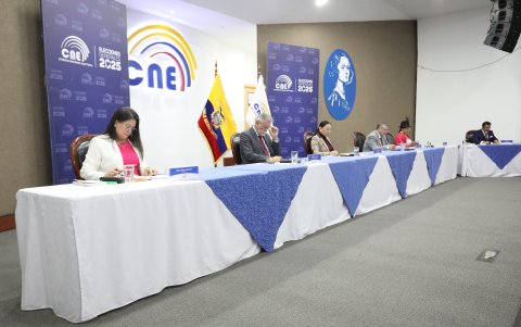 El Pleno del CNE ha intentado, en dos ocasiones, aprobar el informe que recomienda el inicio del proceso de cancelación, pero no ha habido los votos ni el cuórum.