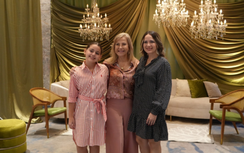 María Victoria Esparza, Bessie Arellano  y María José Jáuregui.