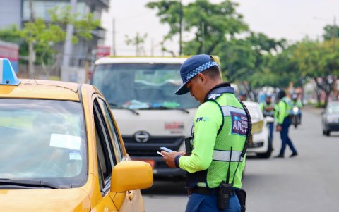 Los conductores pueden enfrentar la pérdida progresiva de puntos en su licencia si cometen infracciones repetidas en un corto periodo de tiempo en las vías del país.