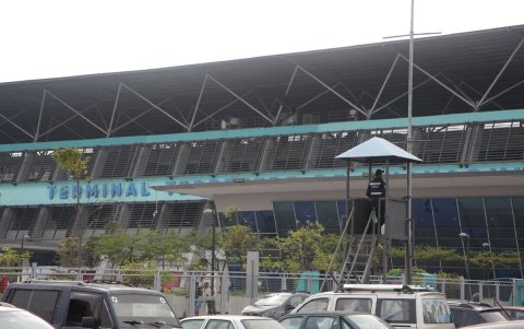 Zona de parqueos de la Terminal Terrestre de Guayaquil Jaime Roldós Aguilera, en el norte de la ciudad.