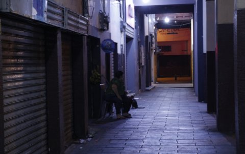 Las personas temen por sus vidas en el centro de la ciudad.