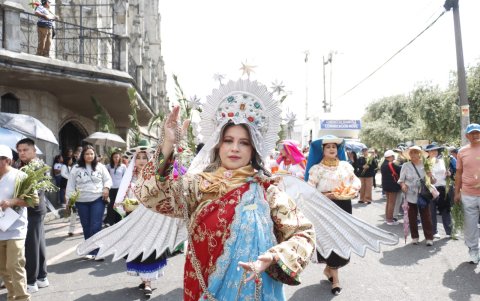 Catherine Mora personificó a la Virgen de Legarda durante la procesión de Domingo de Ramos.
