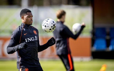 El lateral Denzel Dumfries es una de las figuras de Países Bajos.