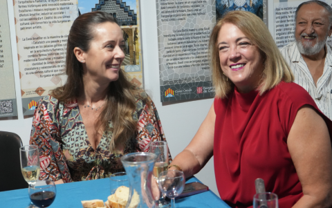 Mayte Mourón González y Silvia Paulson de Roldós.