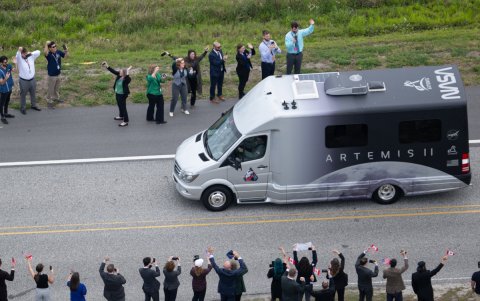 Los cuatro astronautas de Artemis II llegaron a la plataforma de lanzamiento del cohete que despegará desde Florida a las 18:24 hora local (22:24 GMT), según prevé la NASA.