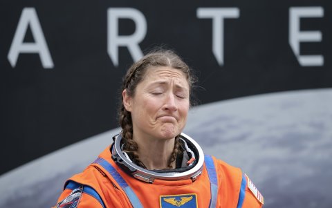 Christina Koch, integrante de la misión Artemis II, será protagonista del regreso humano a la órbita lunar y está llamada a convertirse en la primera mujer en pisar la Luna.