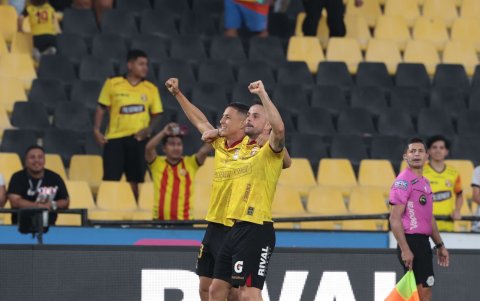 Octavio Rivero (d) fue la figura de Barcelona SC en el triunfo sobre Orense.
