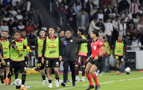 César Farías va plasmando su idea de juego en Barcelona SC.