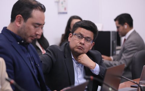 El legislador, Luis Fernando Molina, indicó que la admisión de la medida cautelar suspende temporalmente la aplicación del acuerdo laboral.